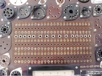 Kreuzschienenverteiler_ohne_Abdeckung_vorn_400